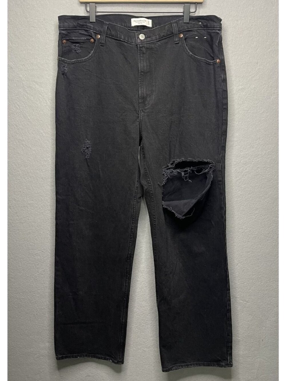 Abercrombie & Fitch 90s Relaxed High Rise Distressed Jeans 33/16R Black Denim